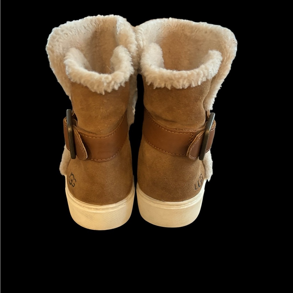 UGG 6.5 bootie